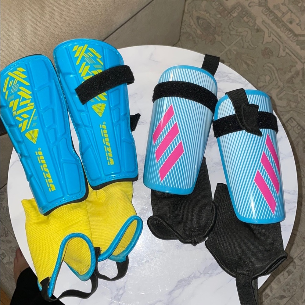 Soccer shin guards - 2 pairs. Youth for 8-12 yr old. Medium size